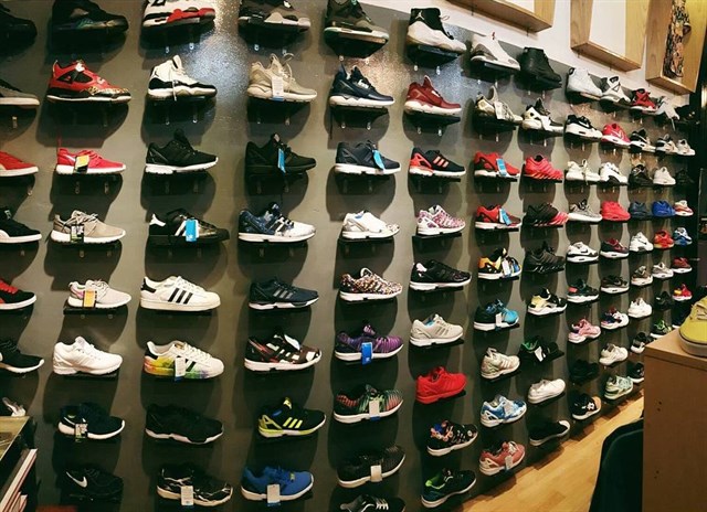 Lưu Văn Lang có đa dạng các shop giày