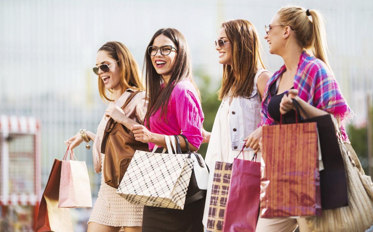 Nhu cầu mua sắm các mặt hàng thời trang càng ngày càng tăng cao